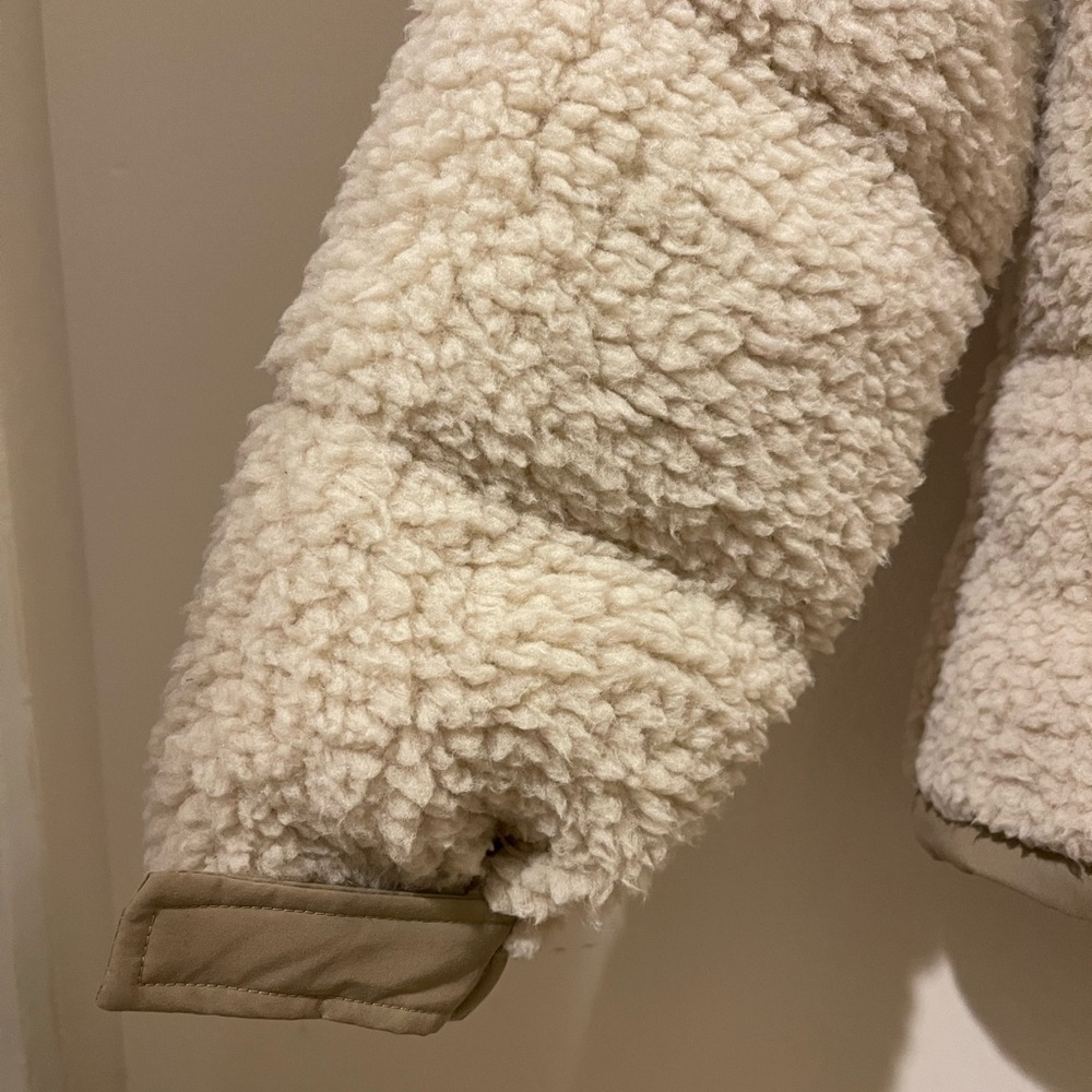 The North Face Nupste Beige and Cream Sherpa Jacket Unisex - Picture 3 of 5